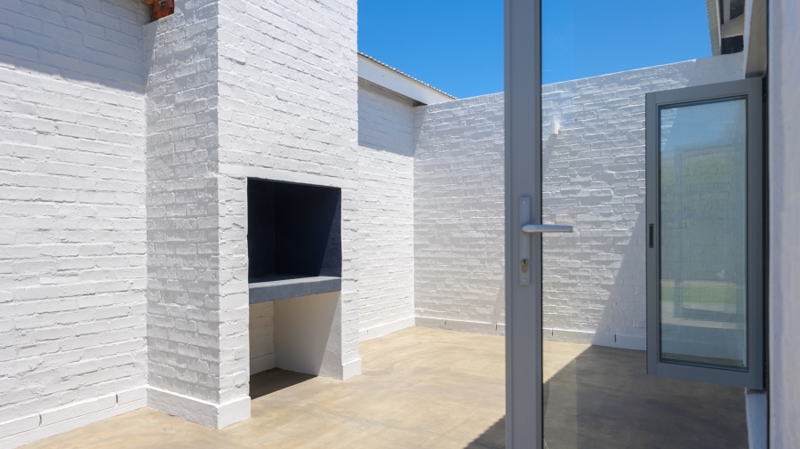 3 Bedroom Property for Sale in Struisbaai Western Cape